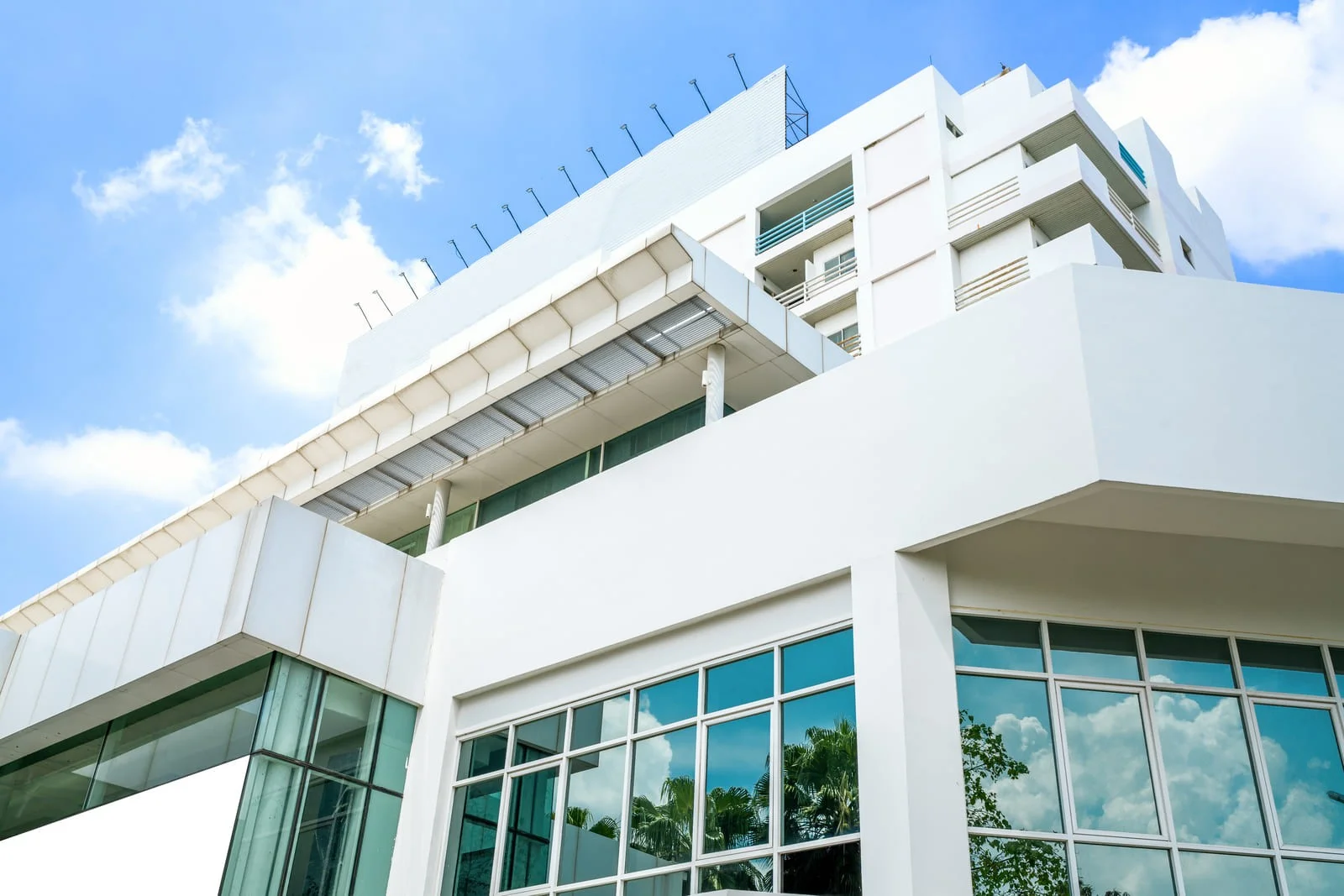 Why is it challenging to develop healthcare architecture projects?